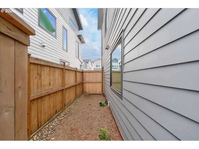 6745 Se GENROSA St, Hillsboro, OR 97123