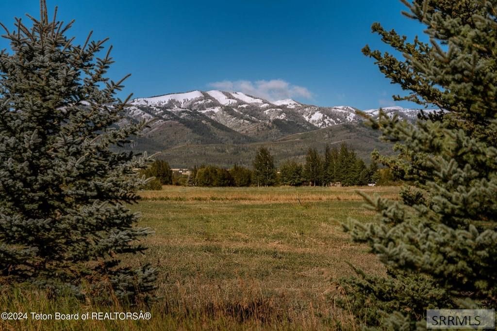 Image 7 of property listing at 6688 Fox Meadow Drive, Victor, ID 83455