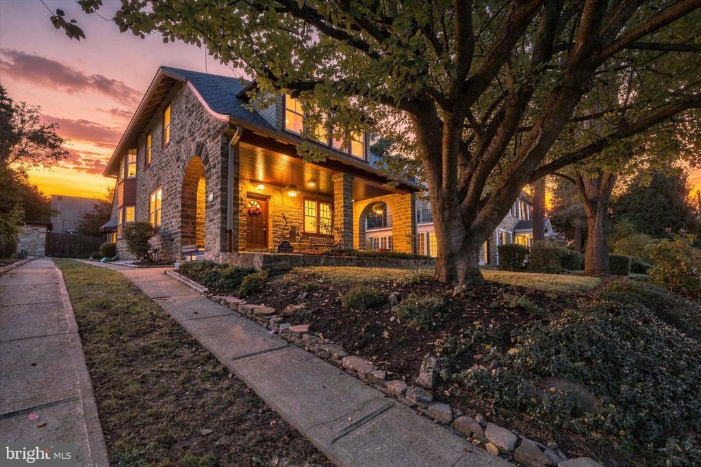 2821 MIDVALE AVE, PHILADELPHIA, PA 19129 — exterior