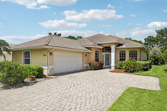 3709 NW Royal Oak Drive, Jensen Beach, FL 34957