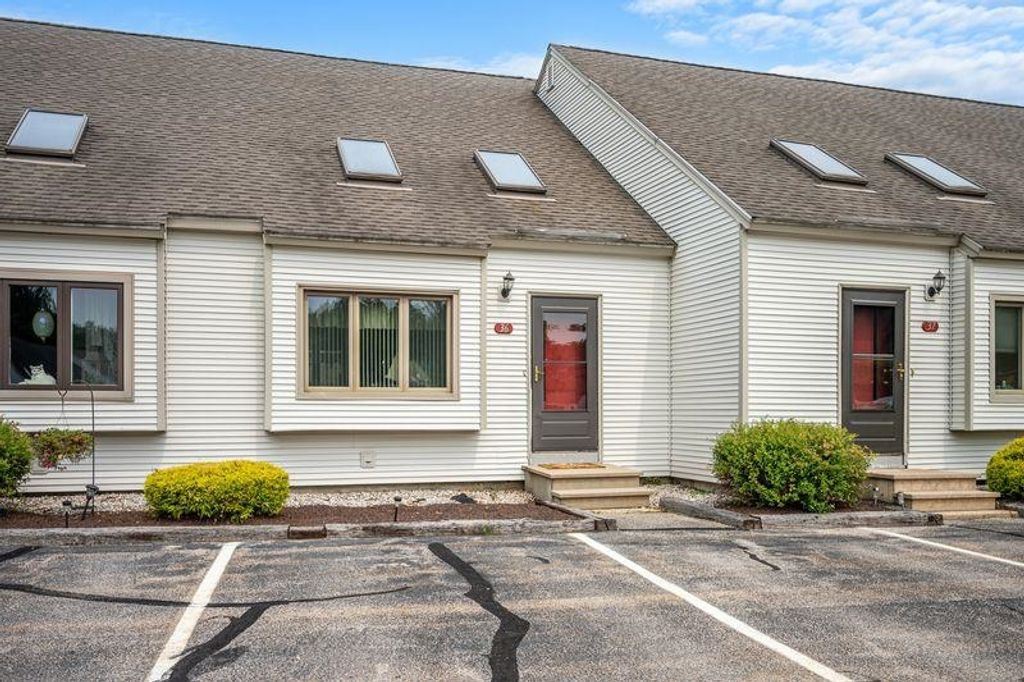 202 Route 27 Apt 36, Raymond, NH 03077