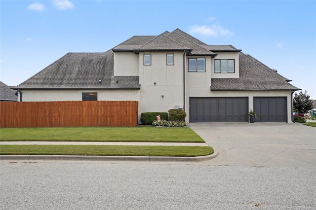 519 N 84th Place, Broken Arrow, OK 74014
