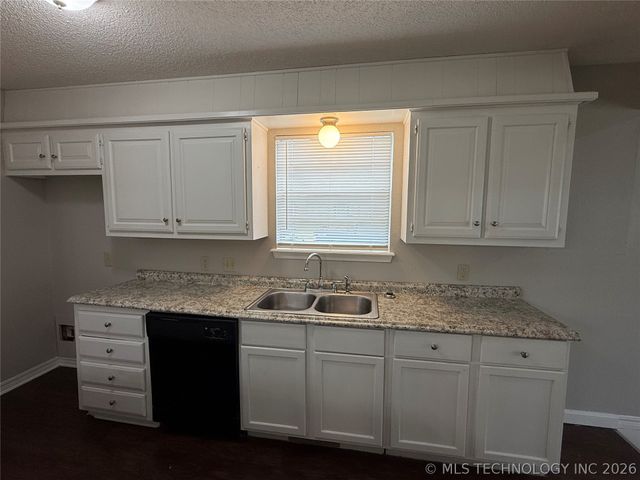 7880 N 120th East Avenue, Owasso, OK 74055
