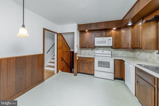 1113 W VALLEYBROOK RD, Cherry Hill, NJ 08034