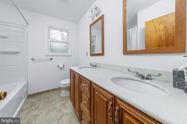 1113 W VALLEYBROOK RD, Cherry Hill, NJ 08034