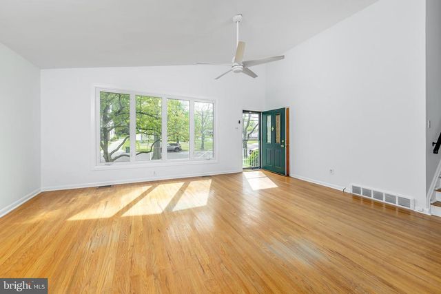 1113 W VALLEYBROOK RD, Cherry Hill, NJ 08034