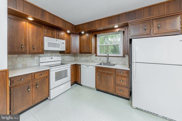 1113 W VALLEYBROOK RD, Cherry Hill, NJ 08034