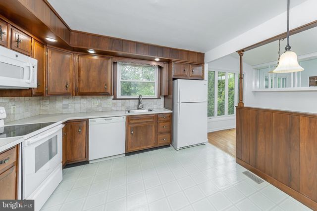 1113 W VALLEYBROOK RD, Cherry Hill, NJ 08034