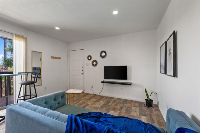 6903 Deatonhill DR 15, Austin, TX 78745