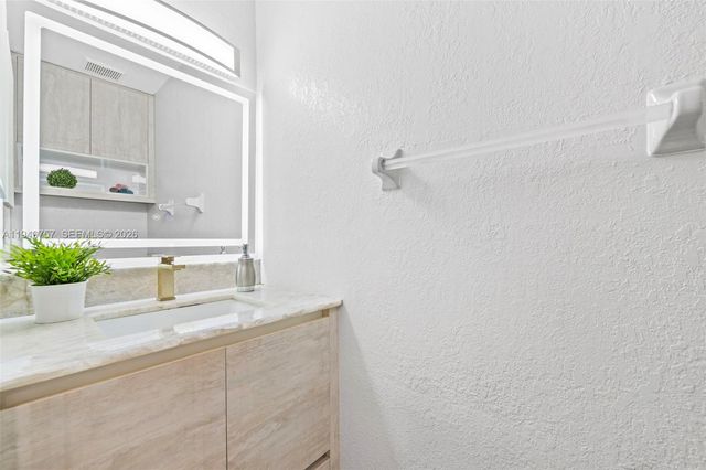 3726 Coral Tree Cir 3726, Coconut Creek, FL 33073