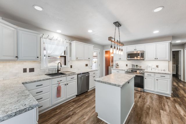 629 Olson Avenue, Windom, MN 56101