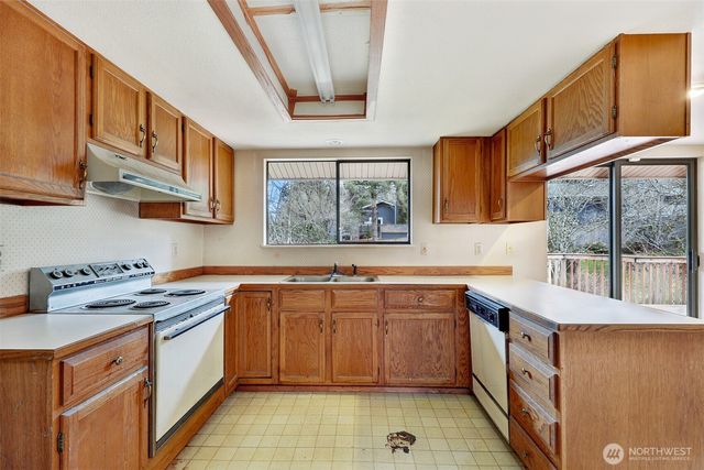 19624 62nd Avenue NE, Kenmore, WA 98028