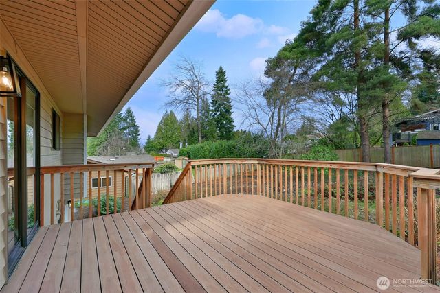 19624 62nd Avenue NE, Kenmore, WA 98028