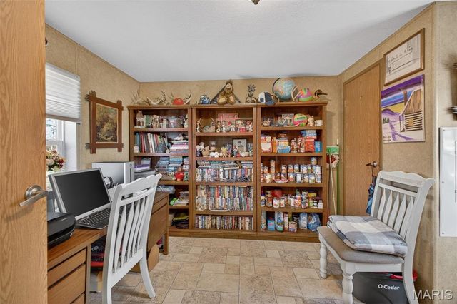 19661 Clover Road, Lebanon, MO 65536