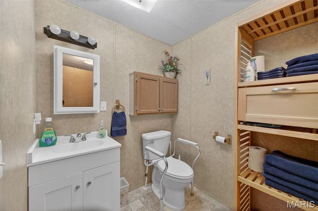 19661 Clover Road, Lebanon, MO 65536