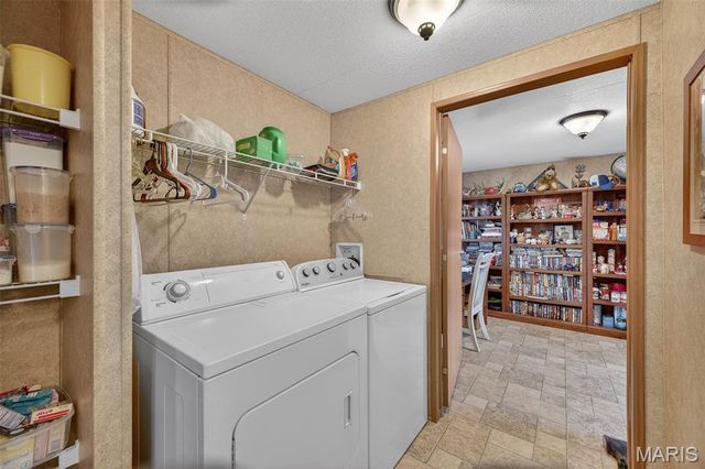 19661 Clover Road, Lebanon, MO 65536