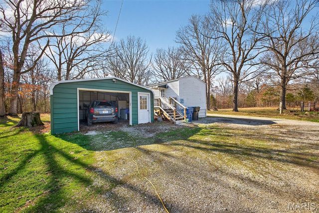 19661 Clover Road, Lebanon, MO 65536