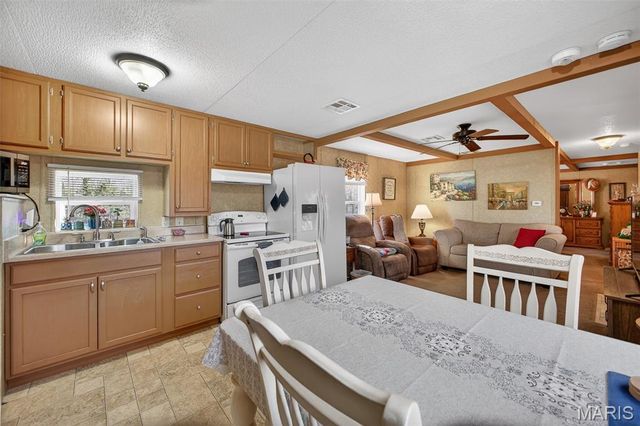 19661 Clover Road, Lebanon, MO 65536