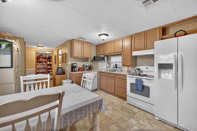 19661 Clover Road, Lebanon, MO 65536