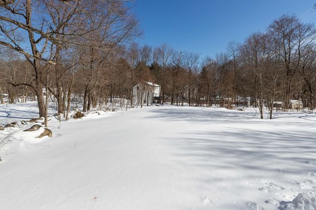 949 Union St, Rockland, MA 02370