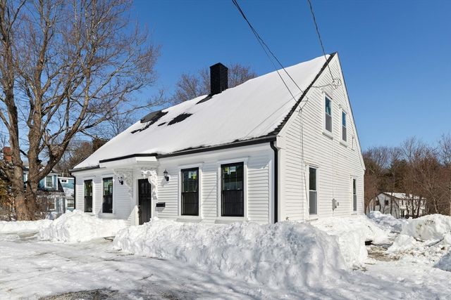 949 Union St, Rockland, MA 02370