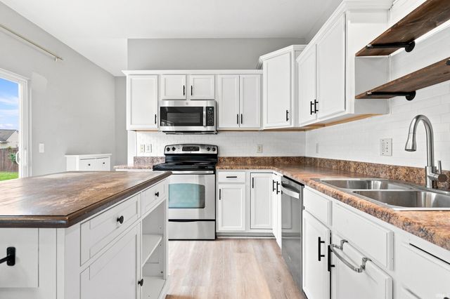 15505 Cromwillow Court, Huntertown, IN 46748
