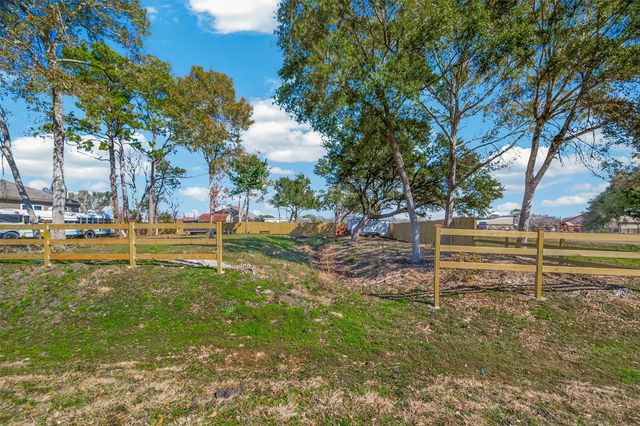 3395 Avenue G, Dickinson, TX 77539