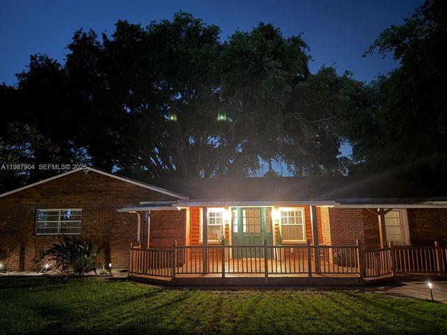 4556 Woodmere Ln, Lake Worth, FL 33463