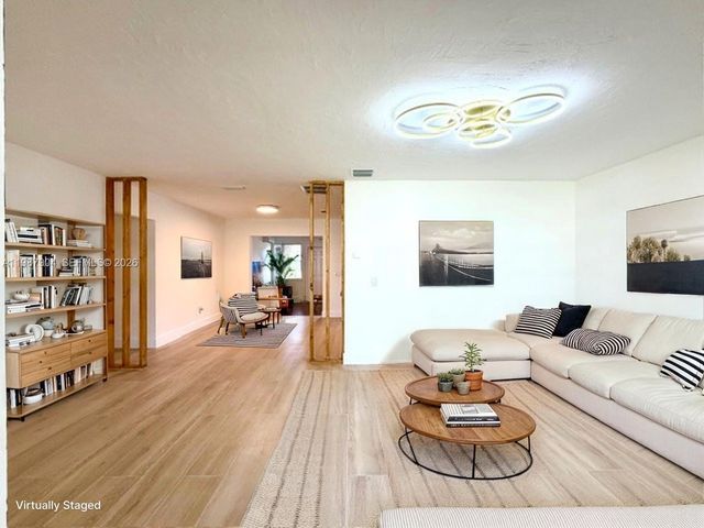 4556 Woodmere Ln, Lake Worth, FL 33463