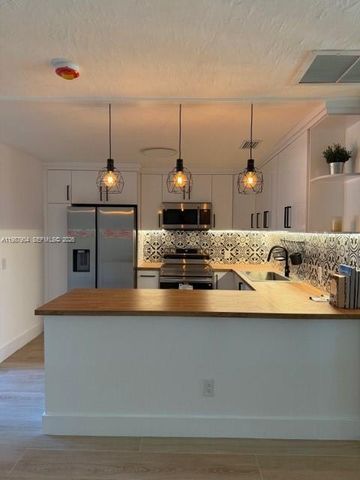 4556 Woodmere Ln, Lake Worth, FL 33463