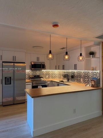 4556 Woodmere Ln, Lake Worth, FL 33463