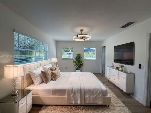 4556 Woodmere Ln, Lake Worth, FL 33463