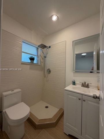 4556 Woodmere Ln, Lake Worth, FL 33463