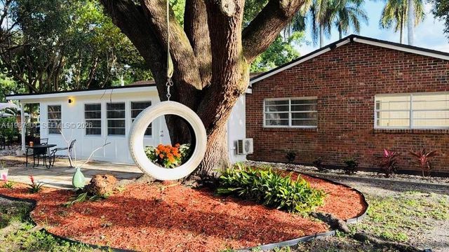 4556 Woodmere Ln, Lake Worth, FL 33463