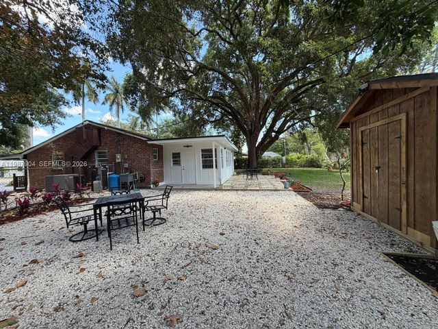4556 Woodmere Ln, Lake Worth, FL 33463