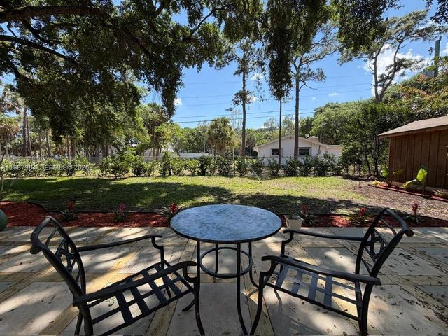 4556 Woodmere Ln, Lake Worth, FL 33463