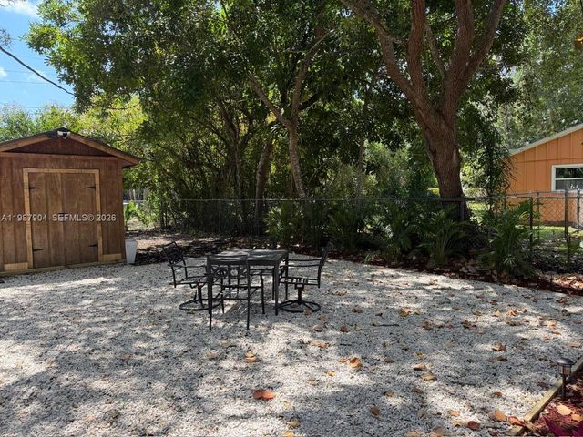 4556 Woodmere Ln, Lake Worth, FL 33463