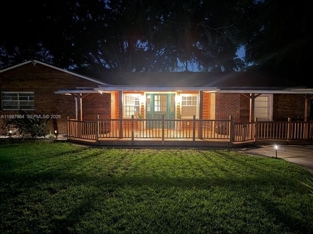 4556 Woodmere Ln, Lake Worth, FL 33463