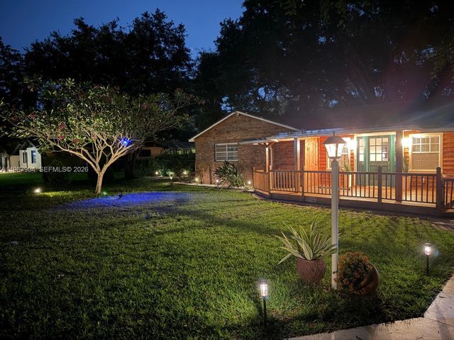 4556 Woodmere Ln, Lake Worth, FL 33463