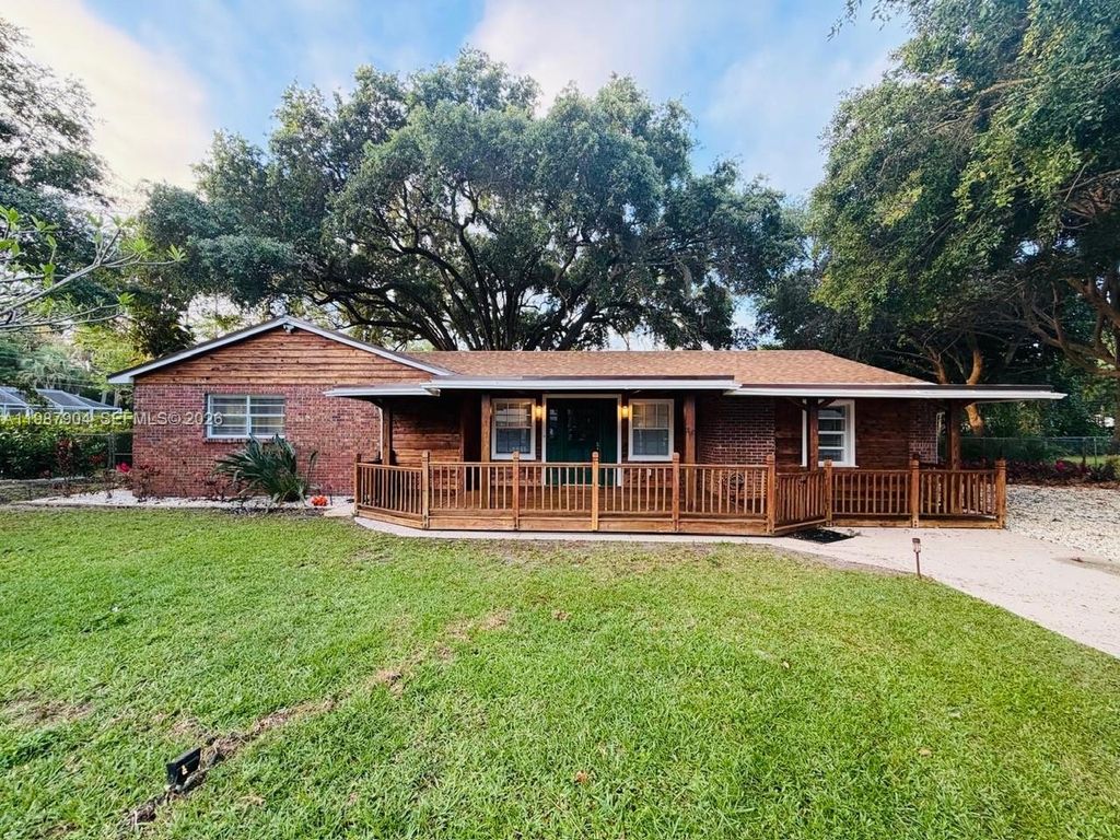 4556 Woodmere Ln, Lake Worth, FL 33463
