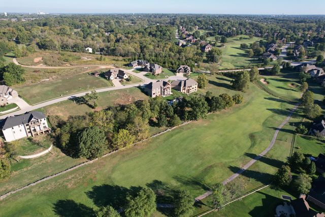 3240 W Bluffview Street, Springfield, MO 65810