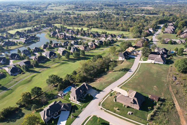 3240 W Bluffview Street, Springfield, MO 65810