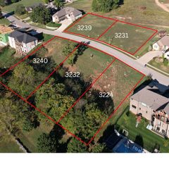 3240 West Bluffview Street, Springfield, MO 65810