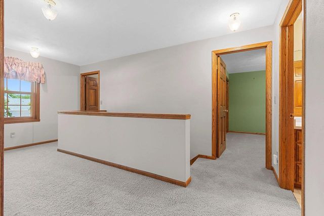 2055 LYNN DRIVE, Neenah, WI 54956