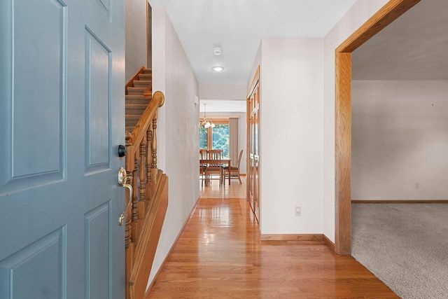 2055 LYNN DRIVE, Neenah, WI 54956