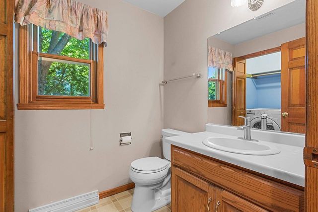 2055 LYNN DRIVE, Neenah, WI 54956