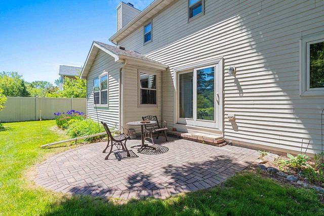 2055 LYNN DRIVE, Neenah, WI 54956