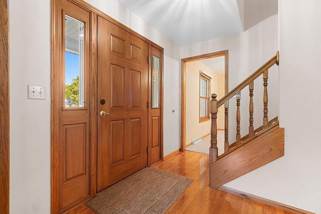 2055 LYNN DRIVE, Neenah, WI 54956