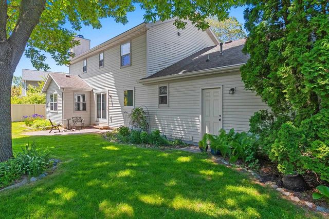 2055 LYNN DRIVE, Neenah, WI 54956