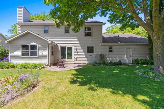 2055 LYNN DRIVE, Neenah, WI 54956